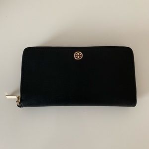 Tory Burch Bags - Tory Burch Black Wallet Tory Burch Bags - Tory Burch Black Wallet